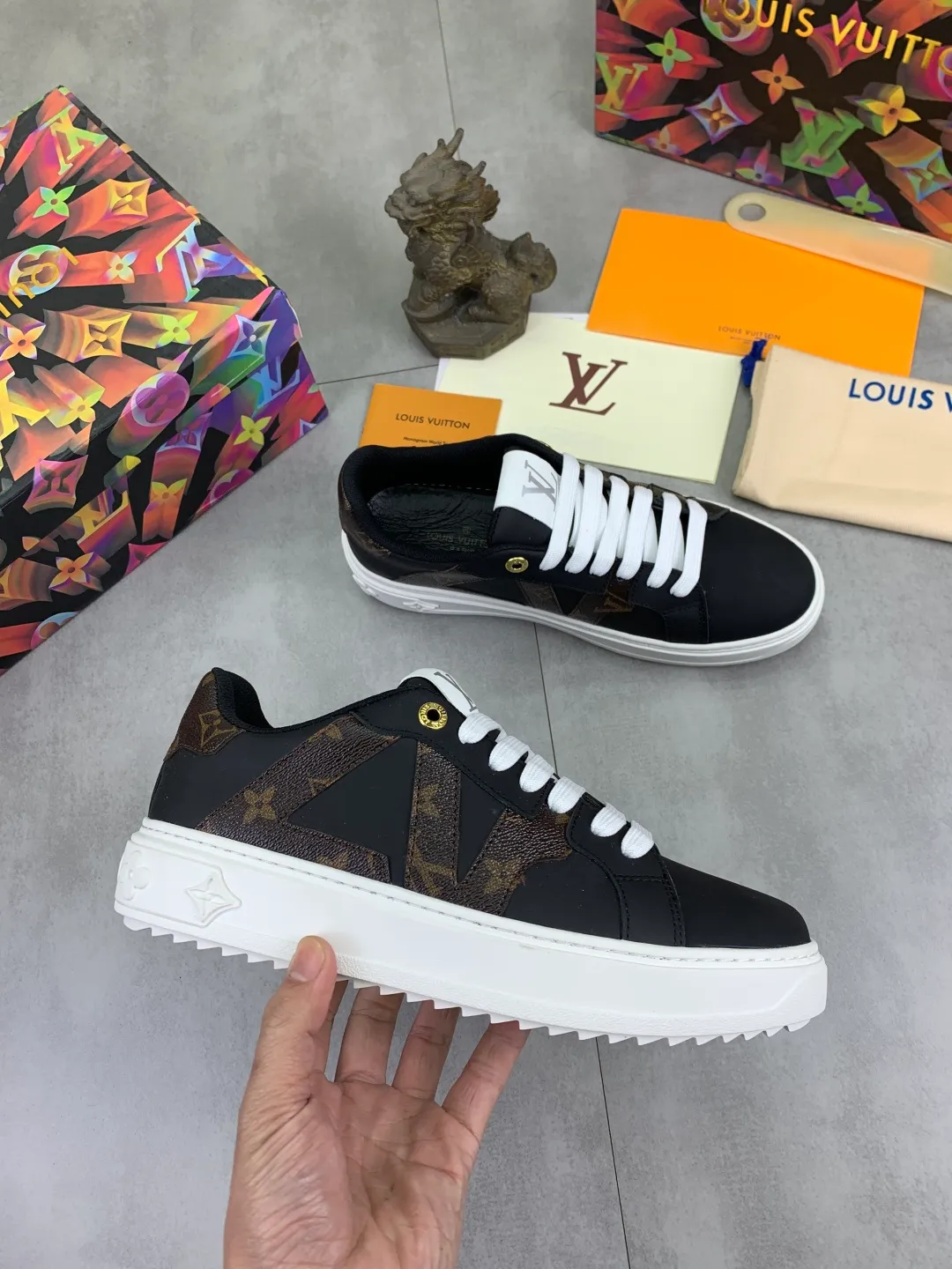 Men's men's shoes P520💰【New style】🆘High quality cowhide【Louis Vuitton】LV official website's latest model🎁casual and fashionable men's shoes👟hot style💥simple and elegant style, exclusive for trendy men. Unique official website's latest brand elements👑original decoration, fashionable and generous, the fabric is made of original denim➕comfortable and breathable mesh lining➕cow leather feet ✅The official website specifies wear-resistant casual outsole, the classic model is taken in real life🎬Color: 4️⃣colors available😍Number of codes: 38-44 Full set of packaging